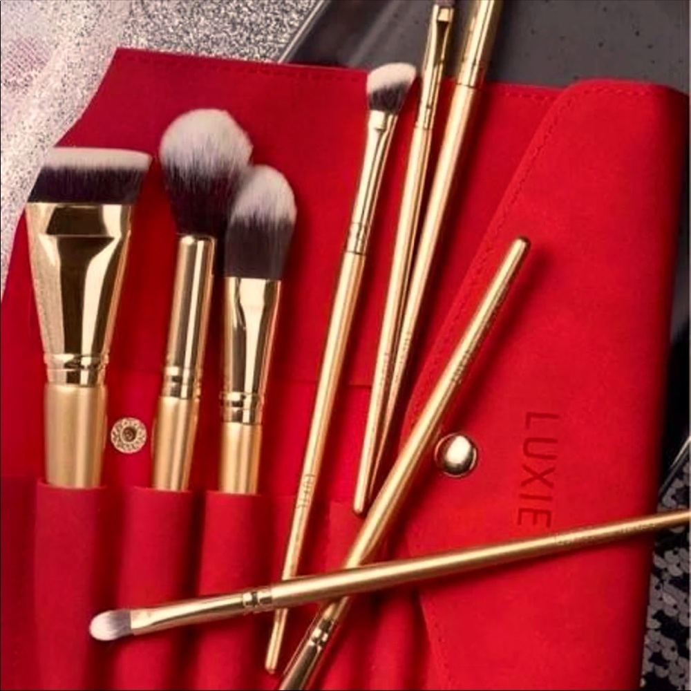 🌹 LUXIE - Glitter and Gold Brush Set with Pouch